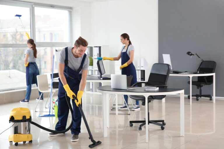 Office-Cleaning_7e0c1859-73e4-49d7-9b53-2a60ce35e67f_2048x2048